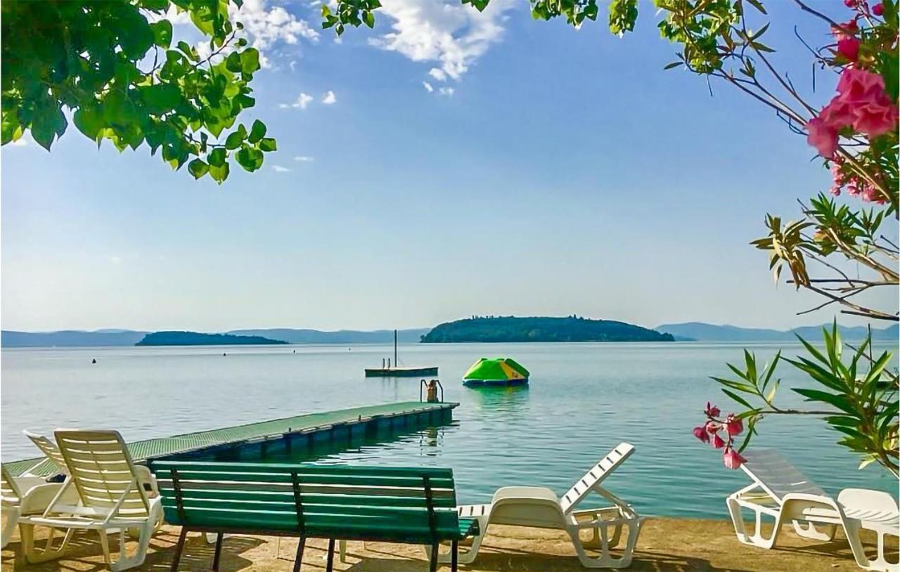 Pet Friendly Stacaravan In Tuoro Sul Trasimeno Villa Exterior photo